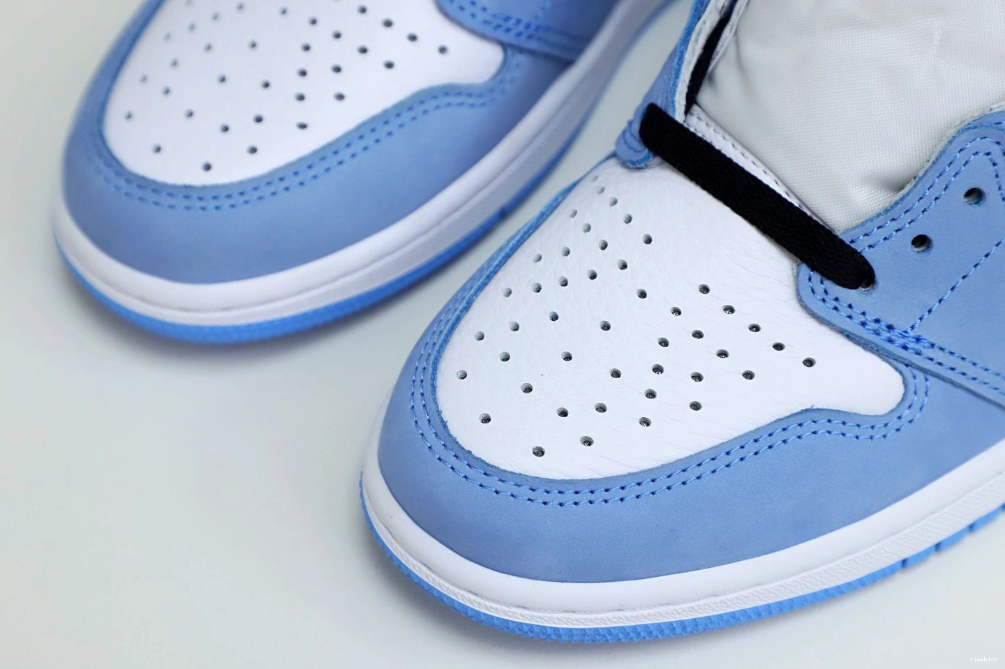 1 'UNIVERSITY HIGH JORDAN OG RETRO AIR 0211